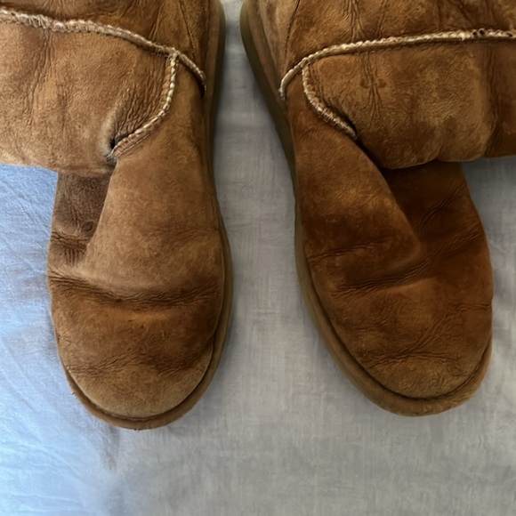 Well Loved Uggs - Picture 5 of 5